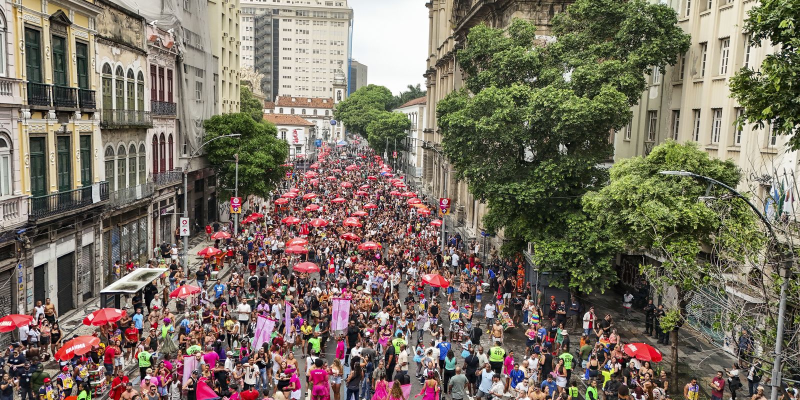 bloco-da-lexa-atrai-folioes-para-o-circuito-preta-gil-no-centro-do-rio
