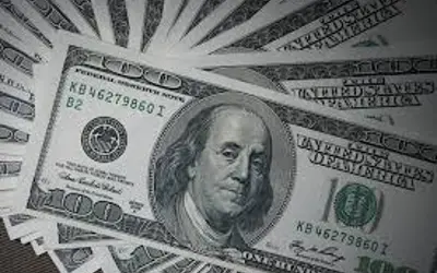 dolar:-moeda-fecha-em-leve-alta-no-ultimo-pregao