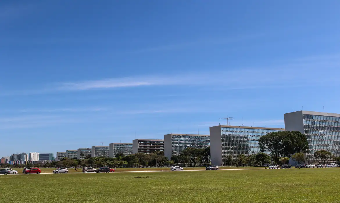 senado-aprova-reestruturacao-de-carreiras-federais-com-mais-de-24-mil-novos-cargos
