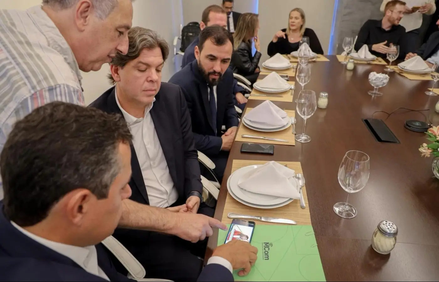 ministro-das-comunicacoes-realiza-teste-de-transmissao-da-tv-3.0-em-celulares