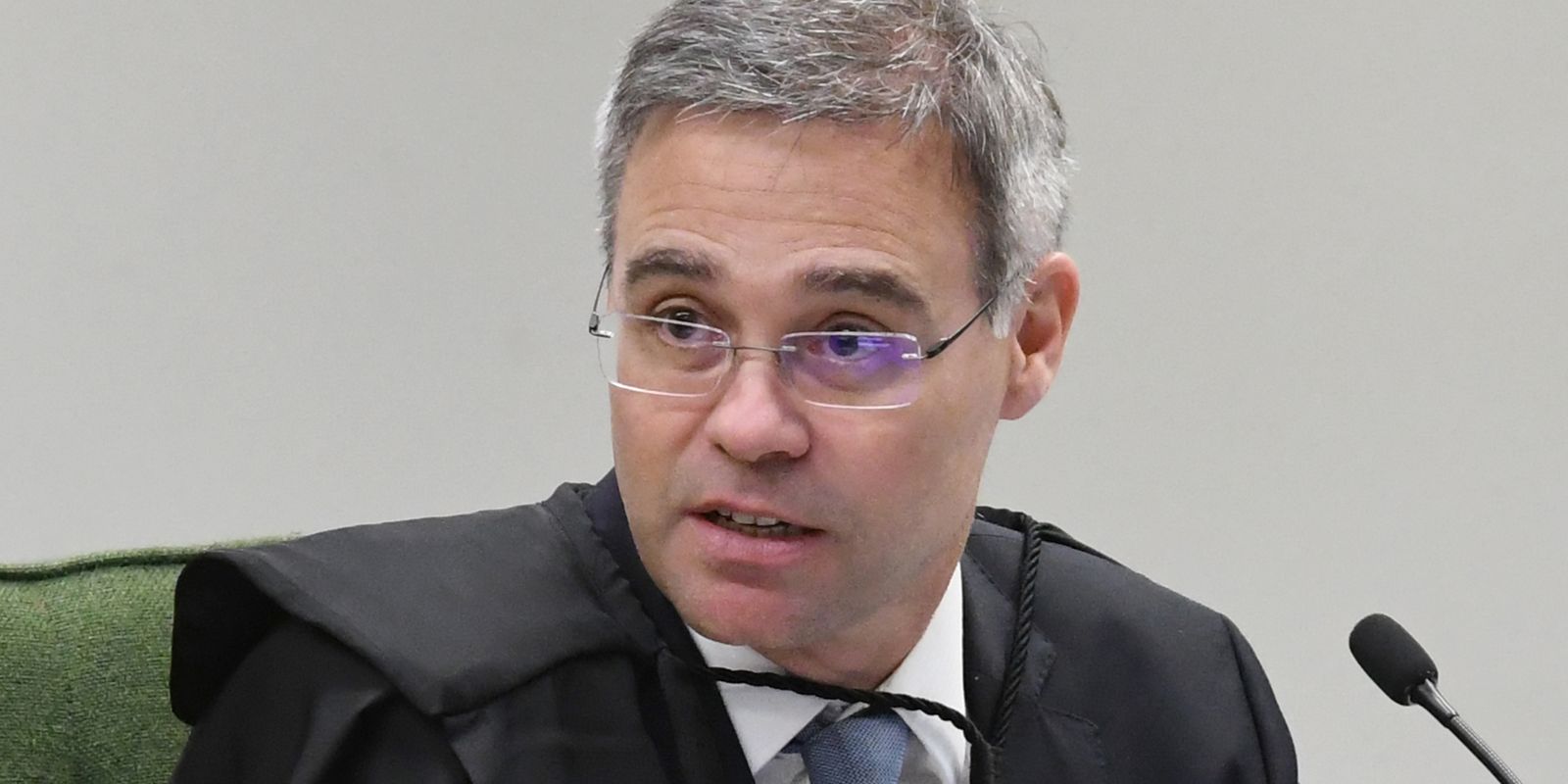 mendonca-diz-que-juiz-nao-e-estrela-e-deve-assumir-responsabilidades