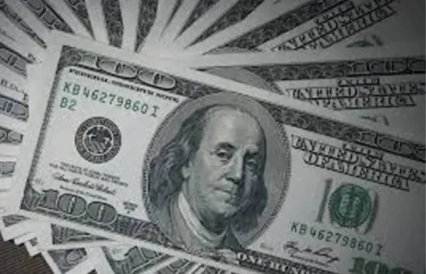 dolar-fecha-ultimo-pregao-em-estabilidade,-cotado-a-r$-4,97